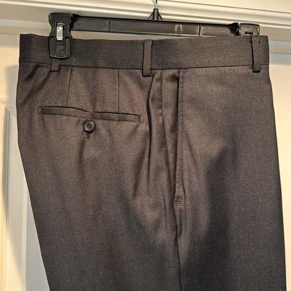 Hugo Boss Super 100 Suit (pants + jacket) charcoal grey, size 40 - Picture 6 of 7